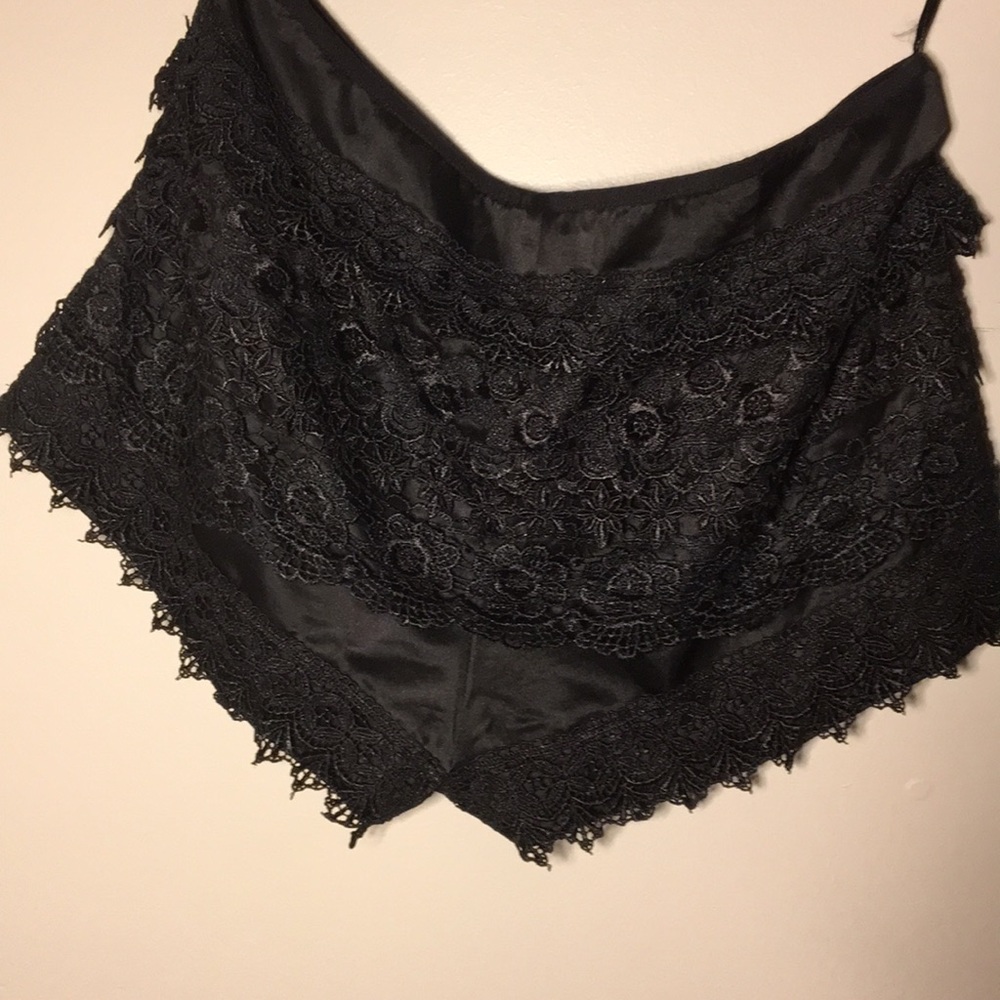 Sans Souci black layered lace short shorts, large - Picture 2 of 6